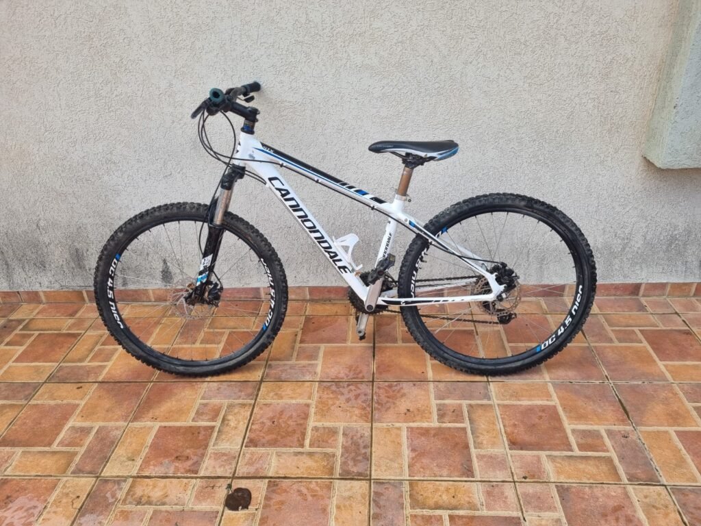 אופני שבילים Cannondale Six
